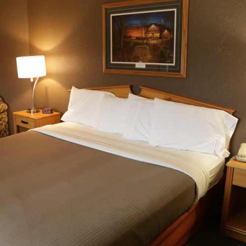 Boarders Inn And Suites By Cobblestone Hotels - Fayette Экстерьер фото