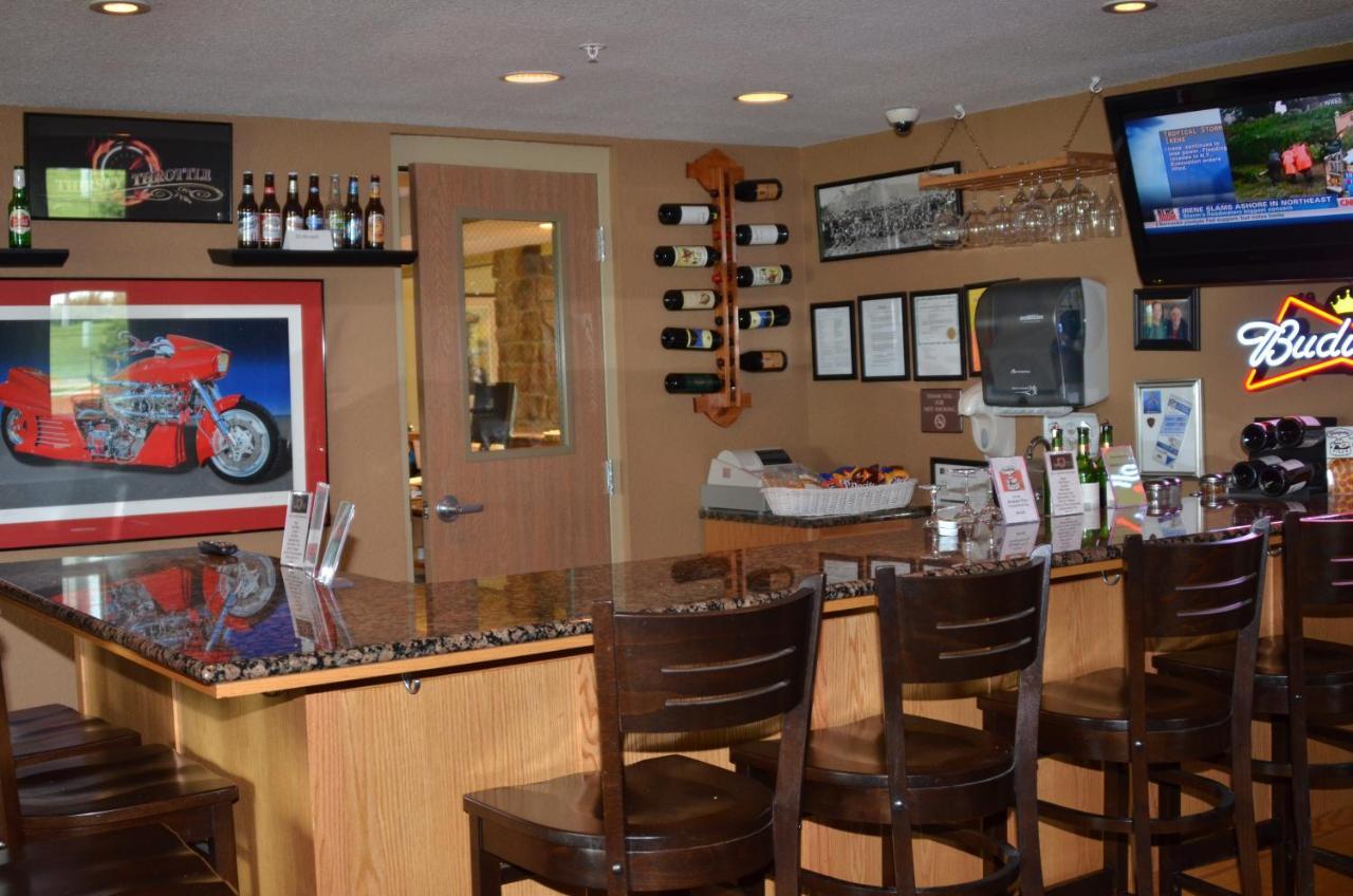 Boarders Inn And Suites By Cobblestone Hotels - Fayette Экстерьер фото