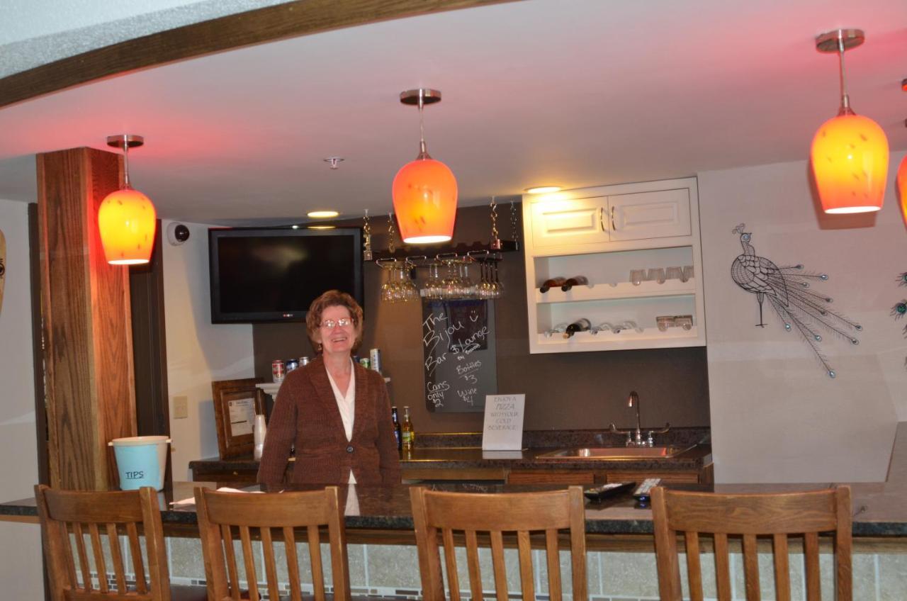 Boarders Inn And Suites By Cobblestone Hotels - Fayette Экстерьер фото